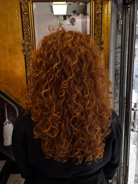Kupferfarbene Locken aus dem gemeinsamen Instagram-Beitrag von Yusuf Yildiz und Boris Reinert Hair