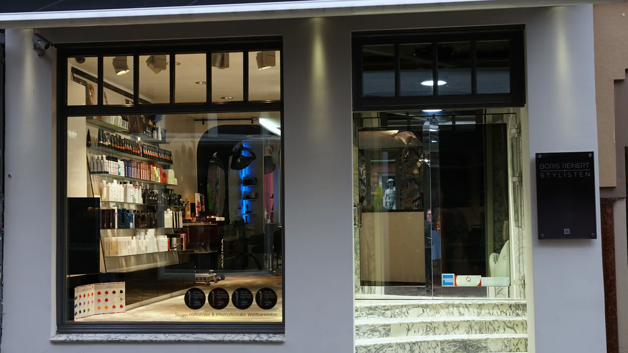 Originalaufnahme des Saloneingangs von Boris Reinert in der Sattelmacherstraße